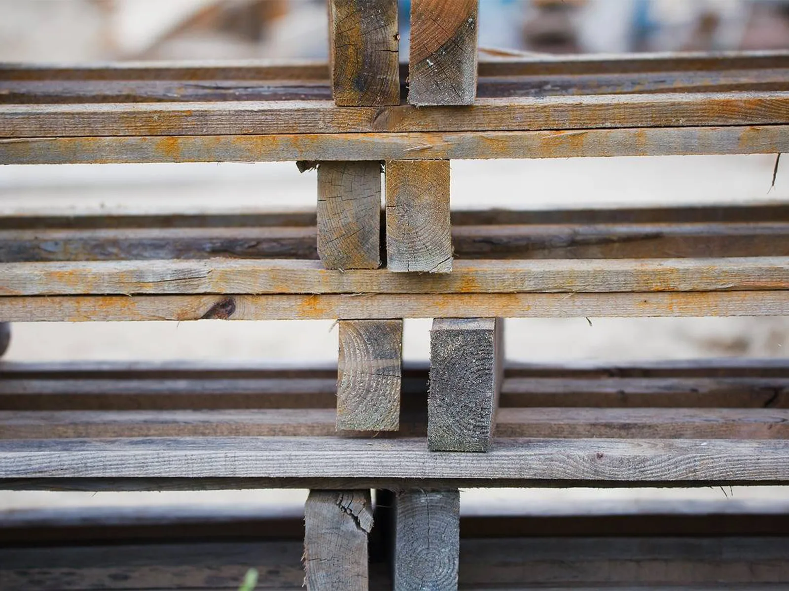 Palettes recyclées pour l’industrie pharmaceutique à Brignoles traçabilité, conformité et logistique écoresponsable