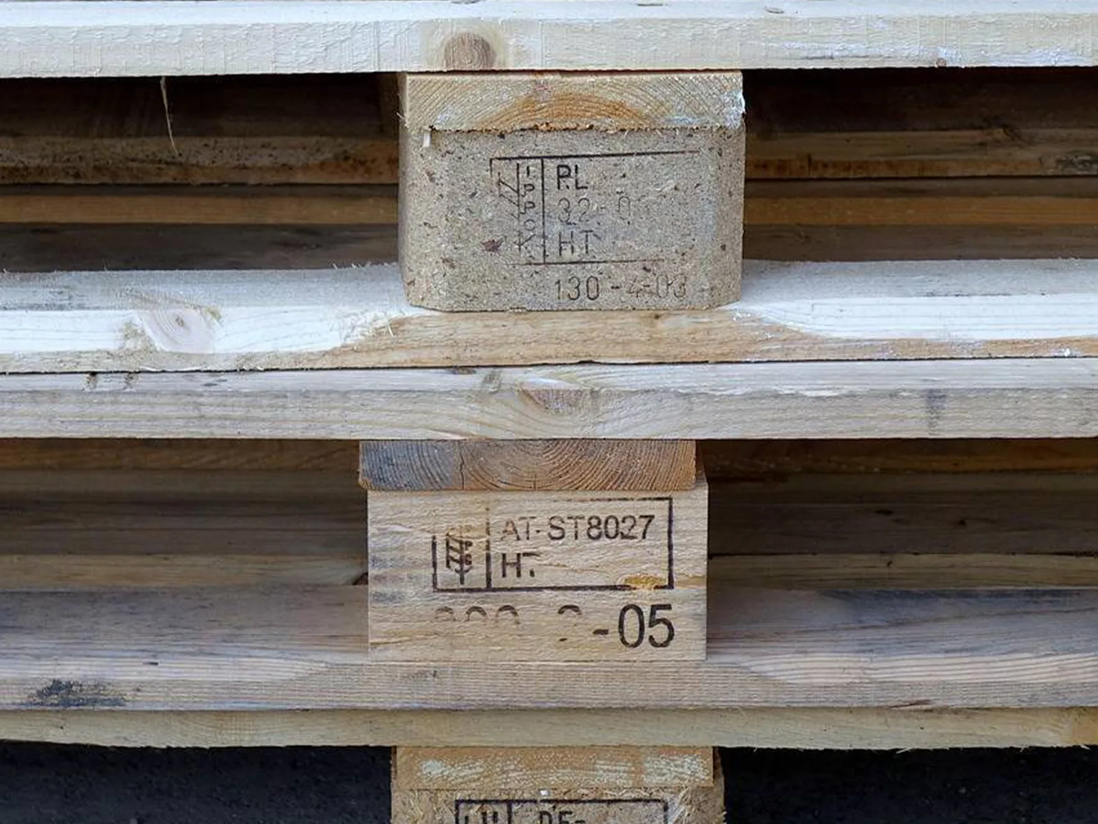 Lire la suite à propos de l’article Rachat de palettes pour artisans et petites entreprises à Marseille un revenu supplémentaire et un geste écoresponsable