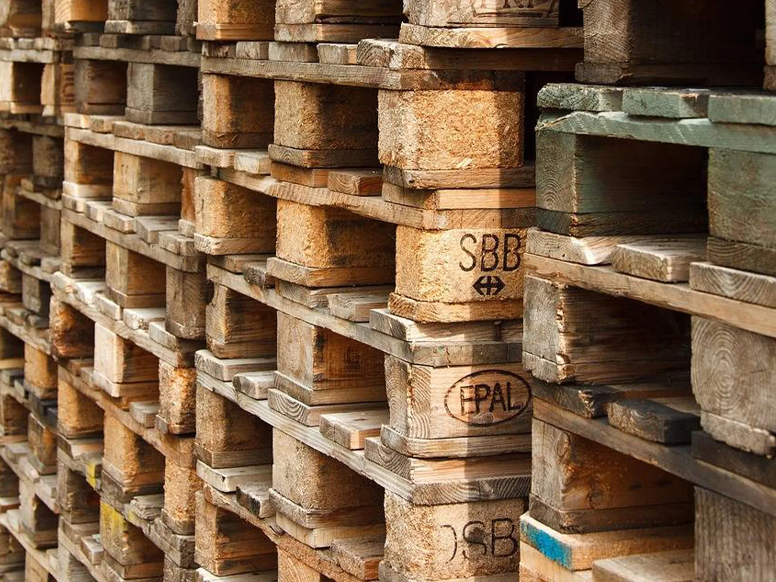 Palettes recyclées pour producteurs agricoles et coopératives à Brignoles stockage optimisé et solution écologique